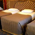 Sarr Tac Mahal Hotel *
