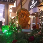 Sarr Tac Mahal Hotel *