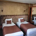 Sarr Tac Mahal Hotel *